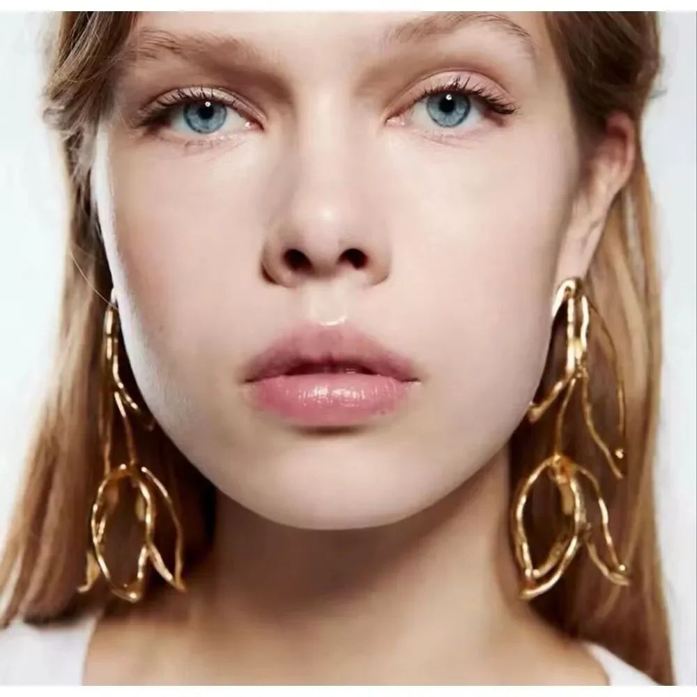 NWOT Zara Statement Gold Organic Drop Earrings Sculptural Floral Design Dangle